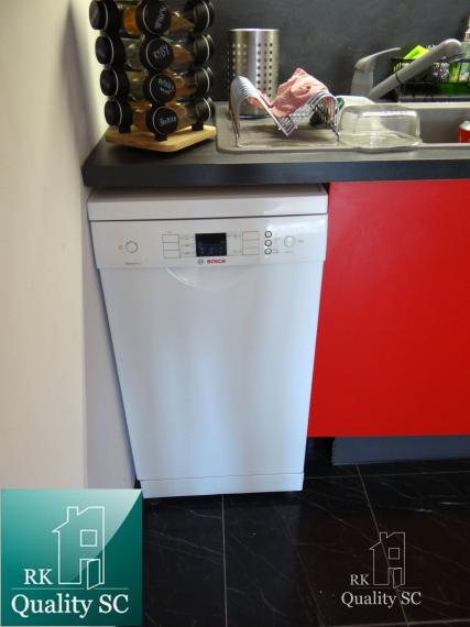 SENEC - NA PREDAJ NOVOSTAVBA-2 izbový čiastočne zariadený byt s terasou, záhradou a vlastným parkingom pre 2 autá - Holubia ul. - NOVÁ TEHELŇA v Senci