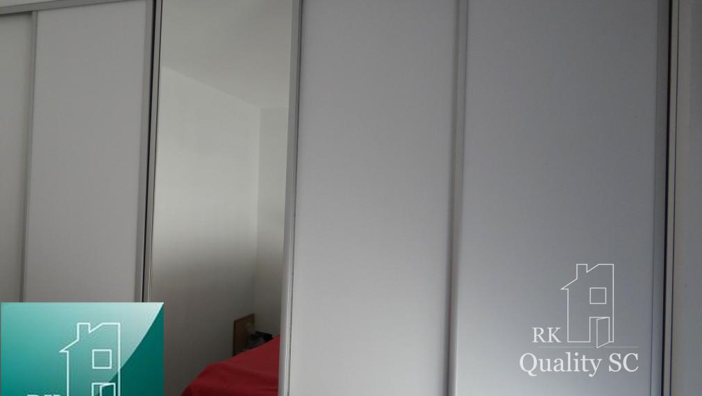 SENEC - NA PREDAJ NOVOSTAVBA-2 izbový čiastočne zariadený byt s terasou, záhradou a vlastným parkingom pre 2 autá - Holubia ul. - NOVÁ TEHELŇA v Senci