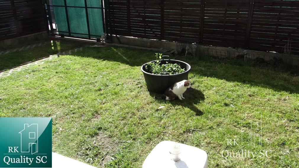 SENEC - NA PREDAJ NOVOSTAVBA-2 izbový čiastočne zariadený byt s terasou, záhradou a vlastným parkingom pre 2 autá - Holubia ul. - NOVÁ TEHELŇA v Senci