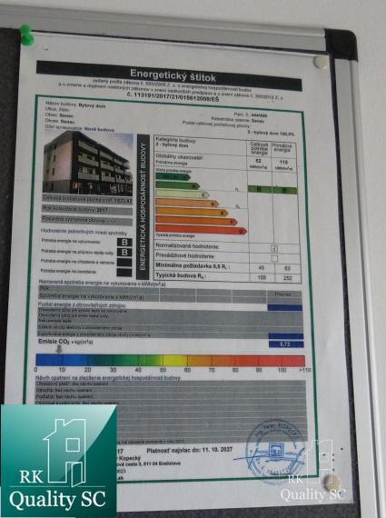 SENEC - NA PREDAJ NOVOSTAVBA-2 izbový čiastočne zariadený byt s terasou, záhradou a vlastným parkingom pre 2 autá - Holubia ul. - NOVÁ TEHELŇA v Senci