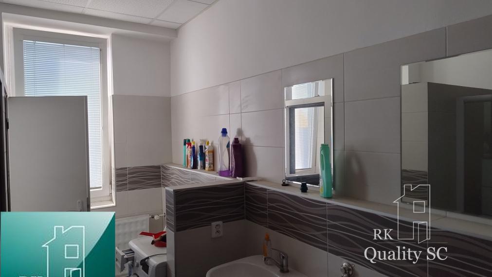 NA PREDAJ – skladový objekt s ubytovňou a kanceláriami v Bratislave III