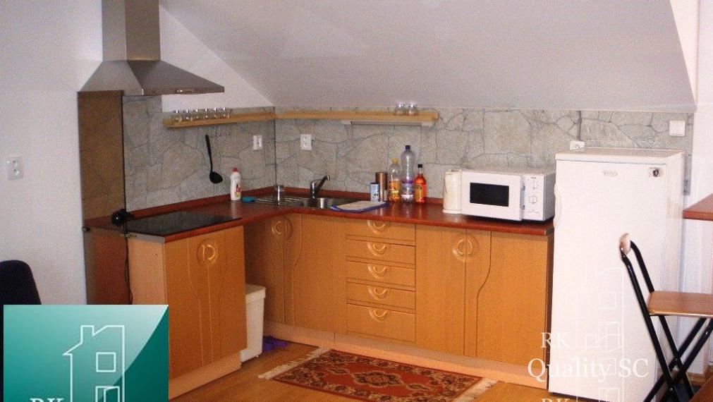 NA PRENÁJOM - krásny 1 izbový byt zariadený s terasou v tehlovom dome v tichej lokalite