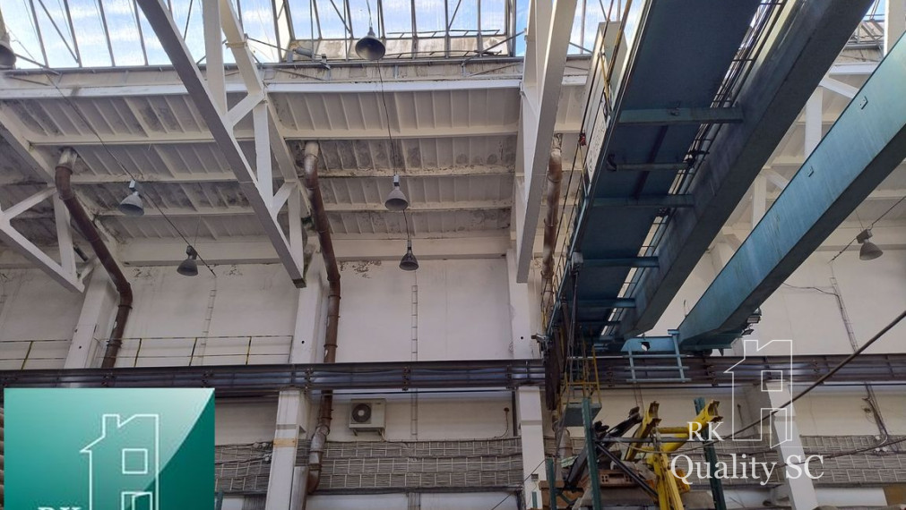 BRATISLAVA III. - RAČA - NA PREDAJ - priemyselný objekt s polyfunkčnou budovou s veľkou halou, ubytovacími a kancelárskymi priestormi v Bratislave