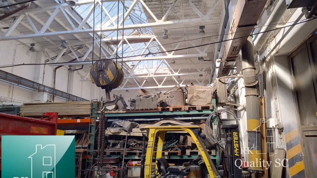 BRATISLAVA III. - RAČA - NA PREDAJ - priemyselný objekt s polyfunkčnou budovou s veľkou halou, ubytovacími a kancelárskymi priestormi v Bratislave