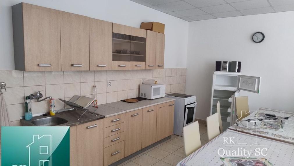 BRATISLAVA III. - RAČA - NA PREDAJ - priemyselný objekt s polyfunkčnou budovou s veľkou halou, ubytovacími a kancelárskymi priestormi v Bratislave