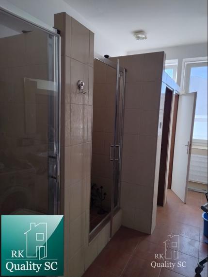 BRATISLAVA III. - RAČA - NA PREDAJ - priemyselný objekt s polyfunkčnou budovou s veľkou halou, ubytovacími a kancelárskymi priestormi v Bratislave