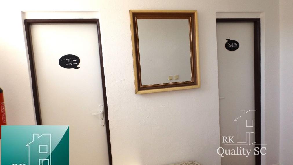 NA PREDAJ – polyfunkčný objekt v úplnom centre mesta Senec - obchodný priestor na prízemí a kancelárie na poschodí - pri pešej zóne