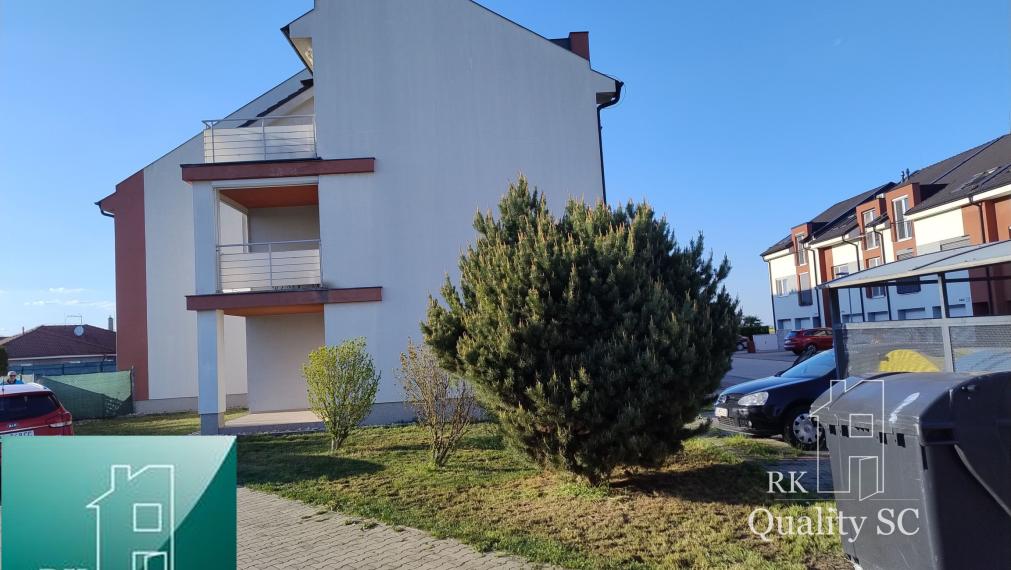 NA PRENÁJOM - krásny 1 izbový byt zariadený s terasou v tehlovom dome v tichej lokalite v SENCI