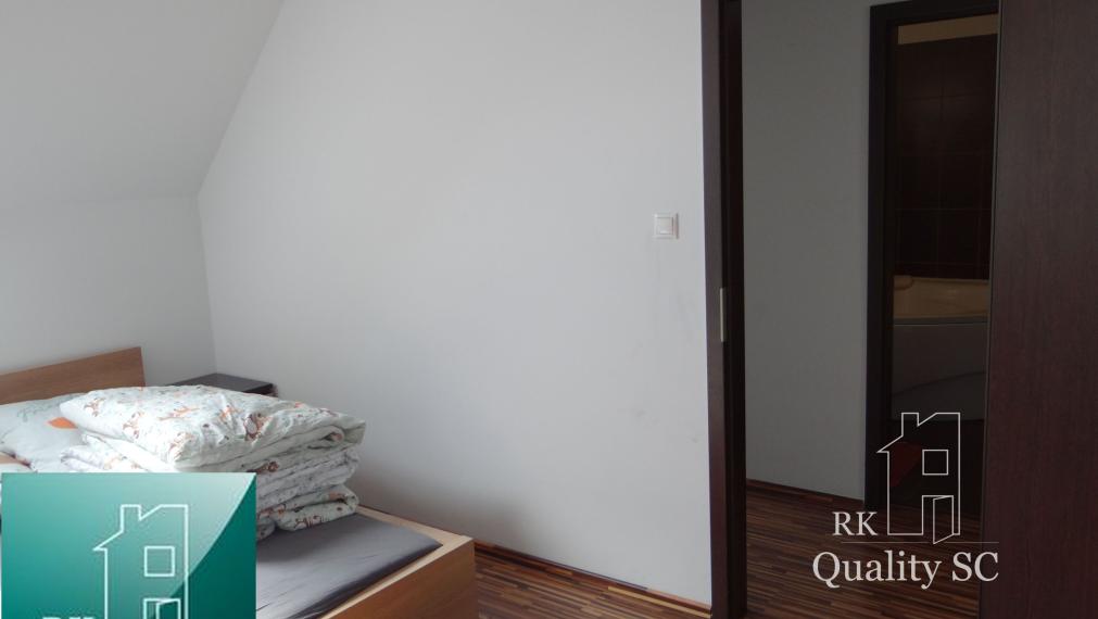 NA PRENÁJOM – nadrozmerný 2-i byt v rodinnom dome s parkovacím státím v blízkosti centra mesta SENEC