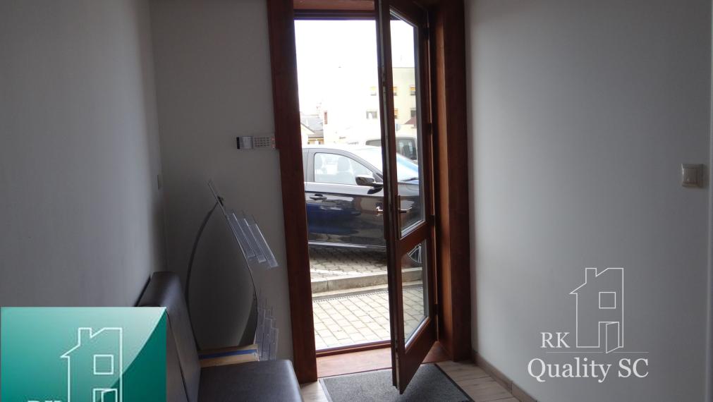 NA PRENÁJOM – komerčný priestor na podnikanie v rodinnom dome v blízkosti centra mesta SENEC - ul. Šafárikova