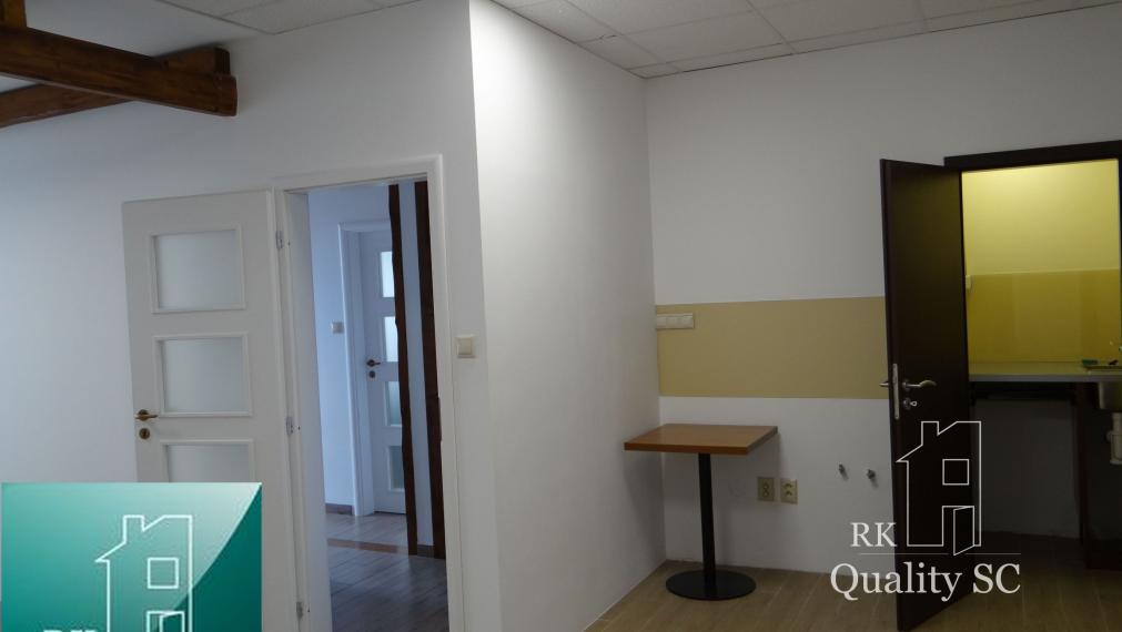 NA PRENÁJOM – komerčný priestor na podnikanie v rodinnom dome v blízkosti centra mesta SENEC - ul. Šafárikova