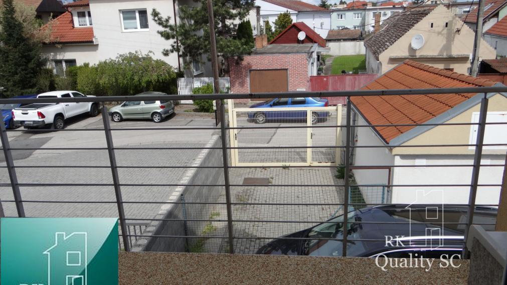 NA PRENÁJOM – nadrozmerný 2 izbový byt v rodinnom dome s parkovacím státím v blízkosti centra mesta SENEC - Šafárikova ul.