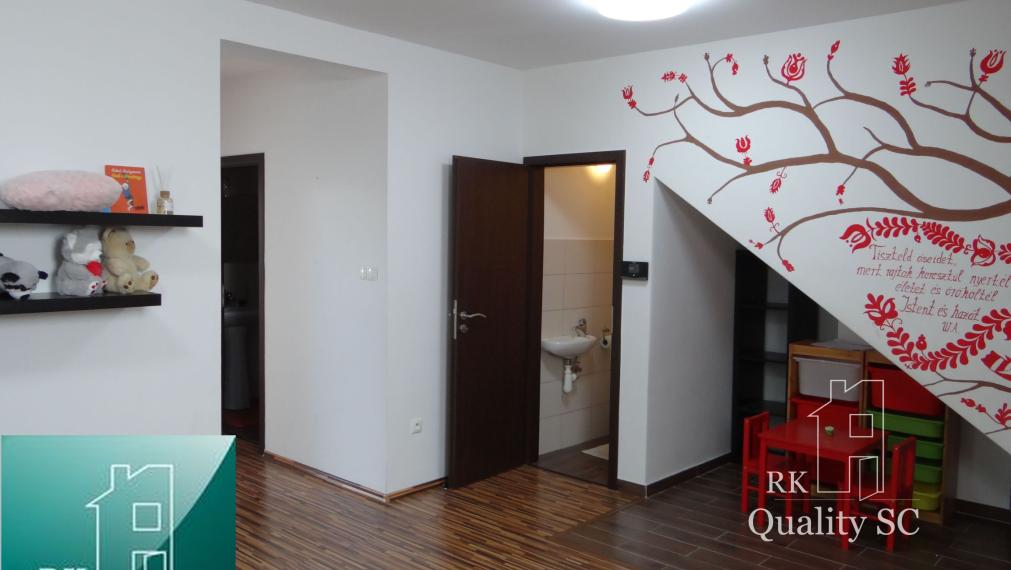 NA PRENÁJOM – nadrozmerný 2 izbový byt v rodinnom dome s parkovacím státím v blízkosti centra mesta SENEC - Šafárikova ul.