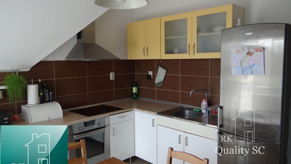 NA PRENÁJOM – nadrozmerný 2 izbový byt v rodinnom dome s parkovacím státím v blízkosti centra mesta SENEC - Šafárikova ul.
