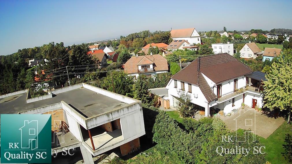 NOVÁ CENA - okr. SENEC - KRÁĽOVÁ PRI SENCI – NA PREDAJ – PRE NÁROČNÝCH rozostavaný rodinný dom v centre obce s veľkým pozemkom vyše 23á