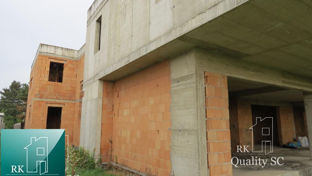 NOVÁ CENA - okr. SENEC - KRÁĽOVÁ PRI SENCI – NA PREDAJ – PRE NÁROČNÝCH rozostavaný rodinný dom v centre obce s veľkým pozemkom vyše 23á
