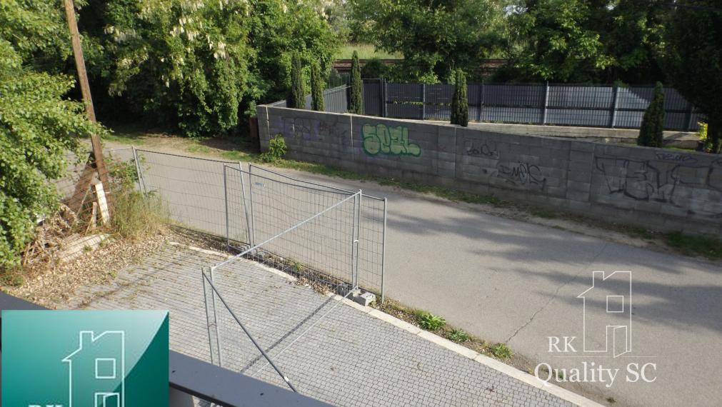 REZERVOVANÉ - SENEC – SLNEČNÉ JAZERÁ JUH – NA PREDAJ – novostavba 3 izbového bytu s fotovoltikou v rekreačnej dvoj-chate so záhradou a parkingom