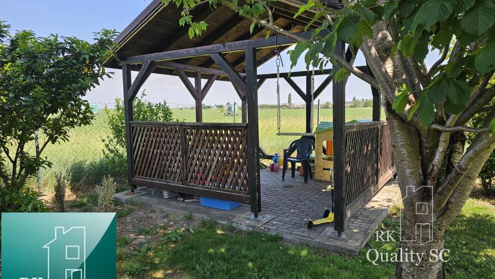 Senec - NA PREDAJ 2 izbový klimatizovaný byt so záhradkou a garážou vo vyhľadávanej lokalite v Senci