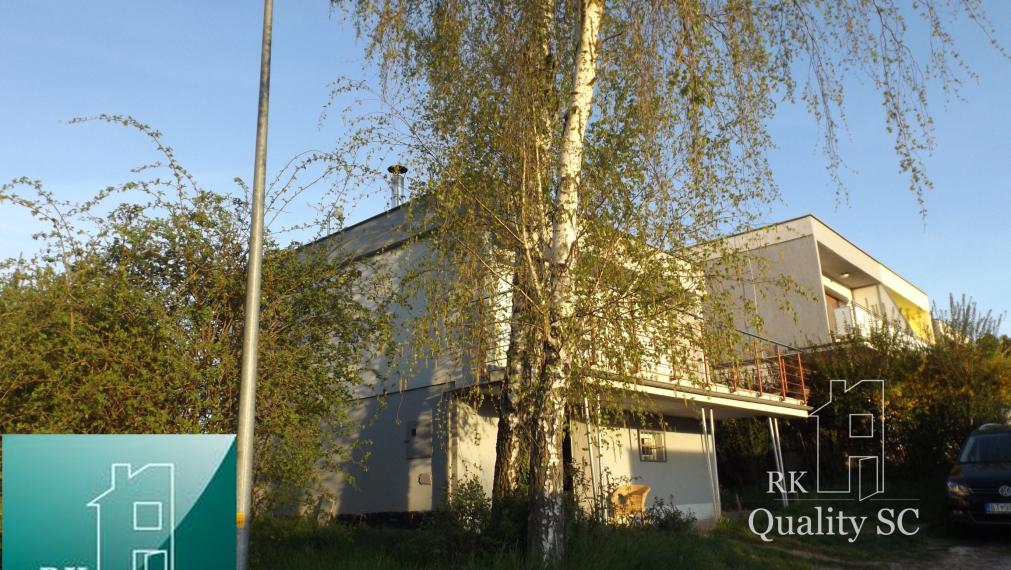 SENEC – SLNEČNÉ JAZERÁ JUH – NA PREDAJ - romantická rekreačná chata po rekonštrukcii s prístupom na pláž
