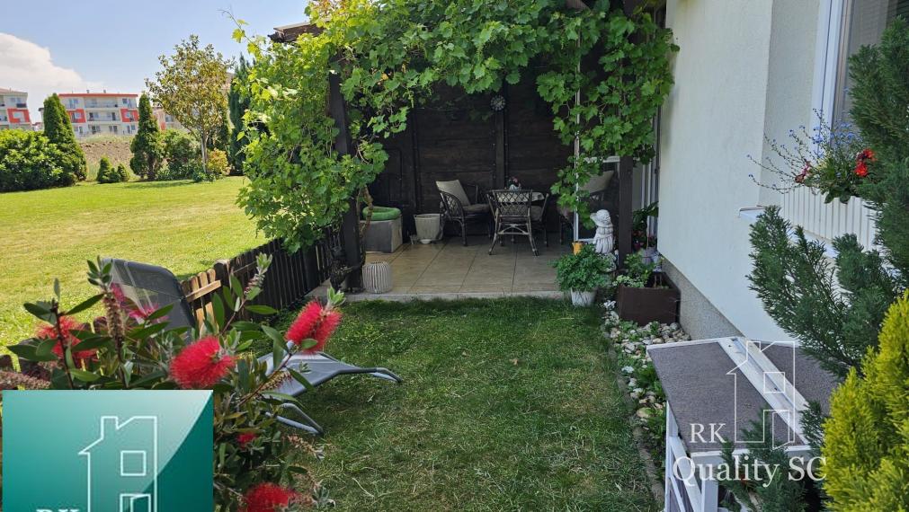 Senec - NA PREDAJ 2 izbový klimatizovaný byt so záhradkou a garážou vo vyhľadávanej lokalite v Senci