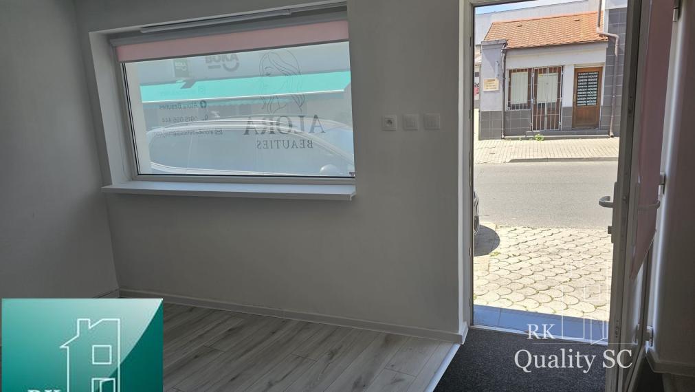 SENEC – obchodný priestor - kancelária - salón, na Lichnerovej ulici v centre mesta