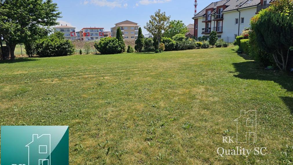 Senec - NA PREDAJ 2 izbový klimatizovaný byt so záhradkou, garážou - vlastný kotol - vo vyhľadávanej lokalite v Senci - ul. Dlhá