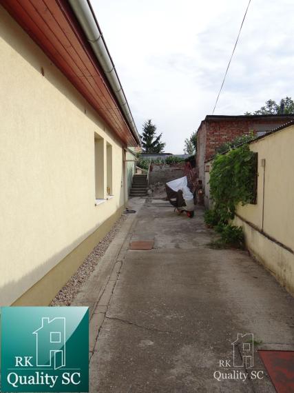 SENEC - EXKLUZÍVNE NA PREDAJ - starší 2 izb. samostatne stojaci RD so záhradným domom, ul. Robotnícka - blízko autobusovej stanice v Senci