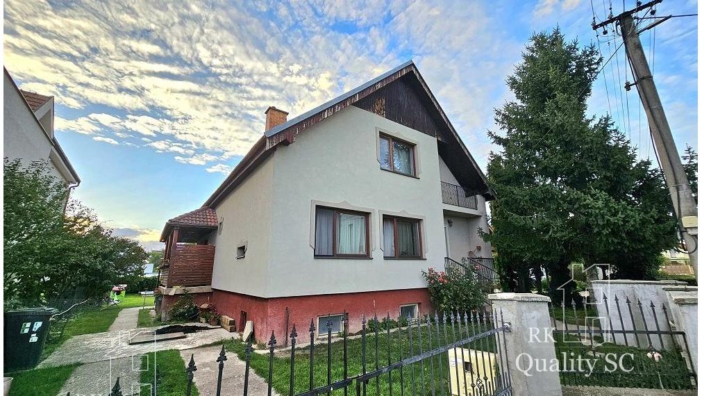NOVÁ CENA - Okr. Senec - TUREŇ - EXKLUZÍVNE NA PREDAJ rodinný dom na 8 á pozemku s veľkometrážnymi izbami