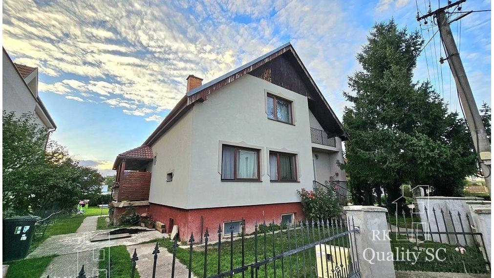 NOVÁ CENA - Okr. Senec - TUREŇ - EXKLUZÍVNE NA PREDAJ rodinný dom na 8 á pozemku s veľkometrážnymi izbami