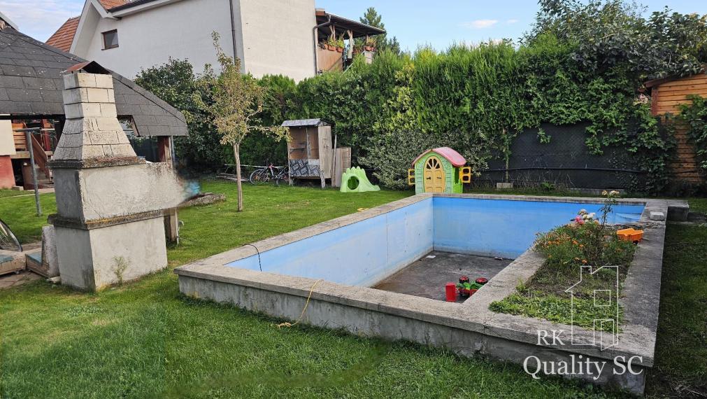 REZERVOVANÉ - NOVÁ CENA - Okr. Senec - TUREŇ - EXKLUZÍVNE NA PREDAJ rodinný dom na 8 á pozemku s veľkometrážnymi izbami