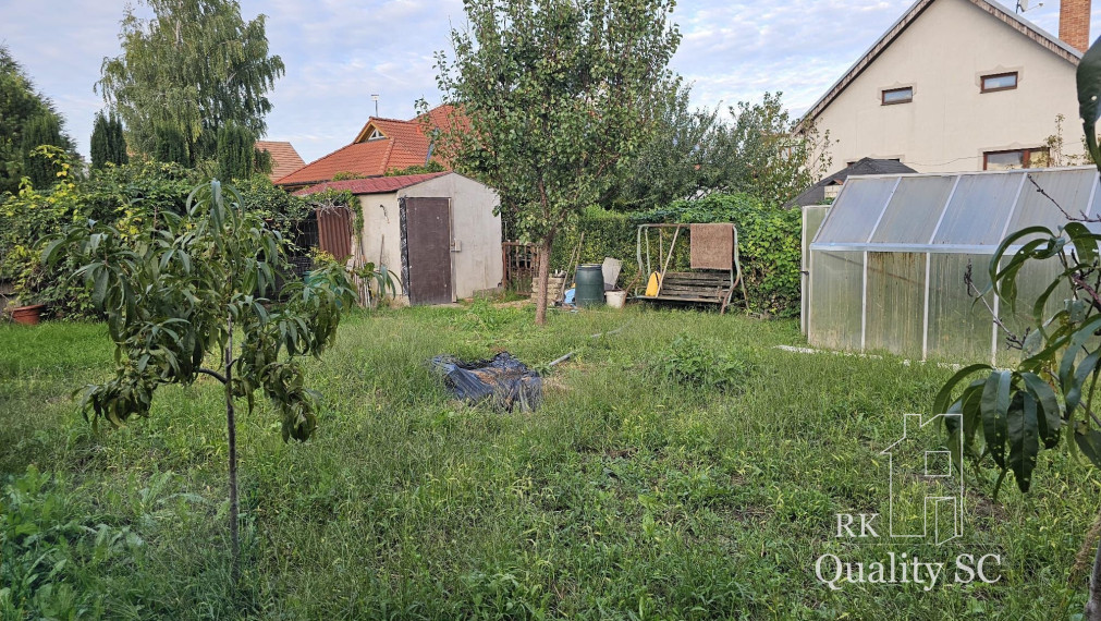 REZERVOVANÉ - NOVÁ CENA - Okr. Senec - TUREŇ - EXKLUZÍVNE NA PREDAJ rodinný dom na 8 á pozemku s veľkometrážnymi izbami