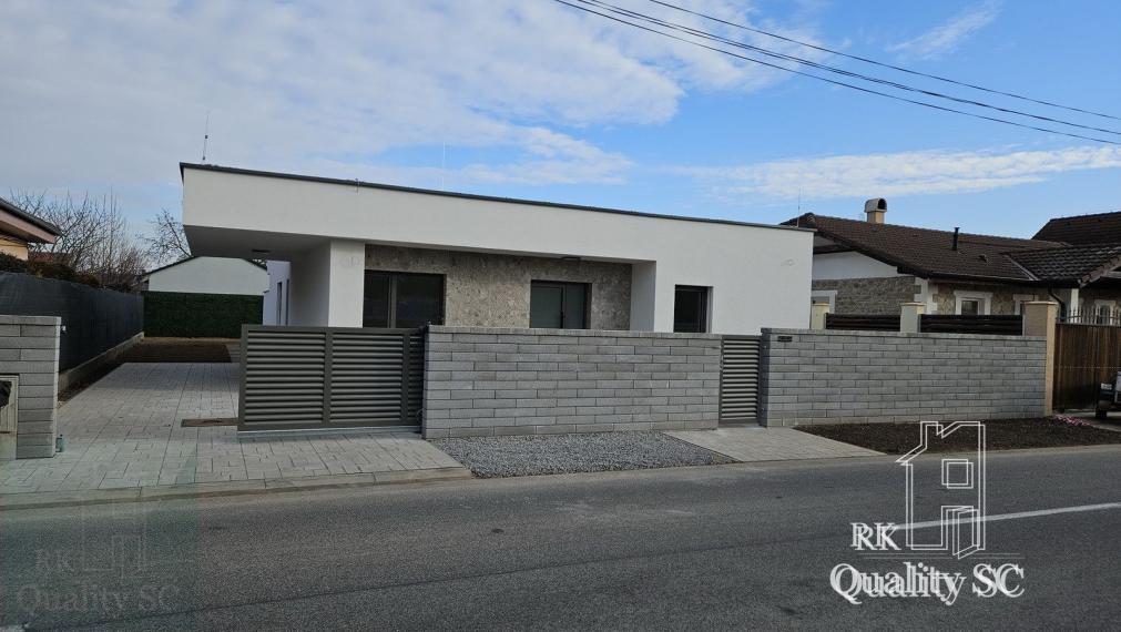 okr. Senec - Tureň - NA PREDAJ nízkoenergetická novostavba - 4 izbový rodinný dom typu bungalov na skoro 5á pozemku
