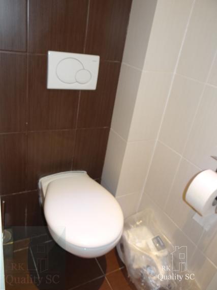 NA PREDAJ - 2 izbový veľký celoročne obývateľný apartmán s terasou, vlastnou plážou, bazénom a parkingom na Slnečných jazerách sever v Senci