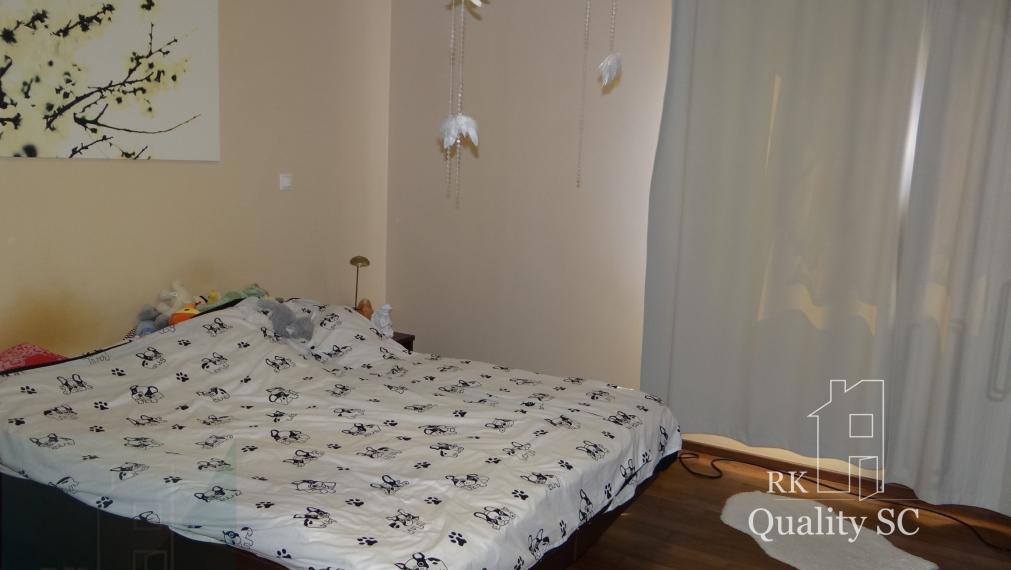 NA PREDAJ - 2 izbový veľký celoročne obývateľný apartmán s terasou, vlastnou plážou, bazénom a parkingom na Slnečných jazerách sever v Senci
