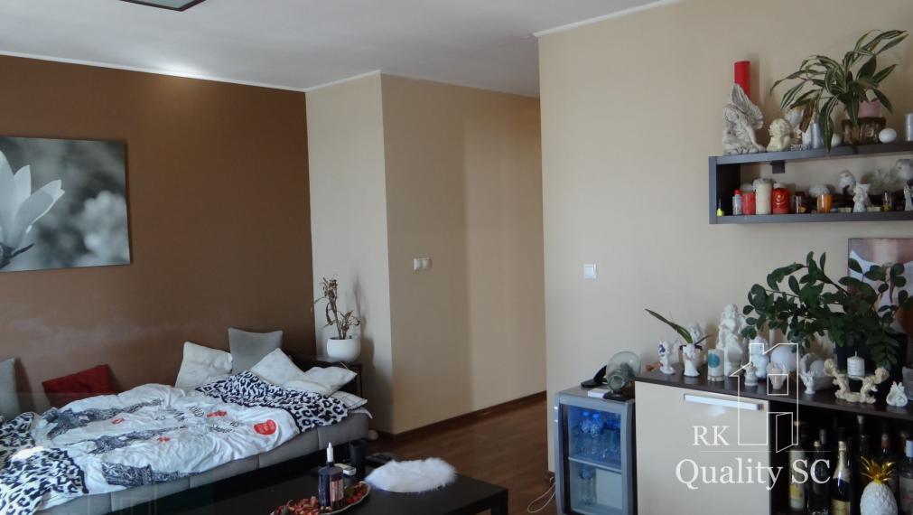 NA PREDAJ - 2 izbový veľký celoročne obývateľný apartmán s terasou, vlastnou plážou, bazénom a parkingom na Slnečných jazerách sever v Senci