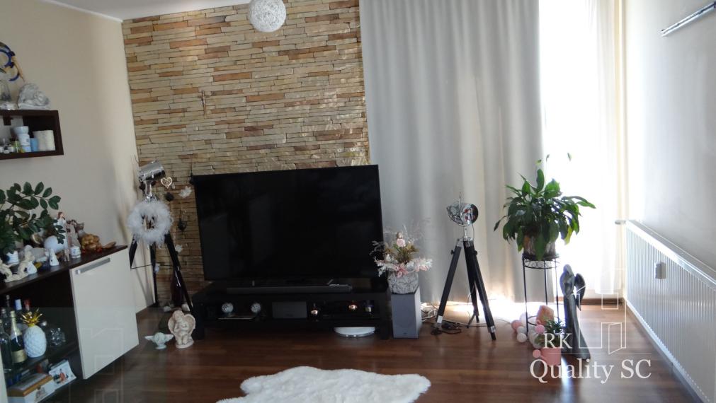 NA PREDAJ - 2 izbový veľký celoročne obývateľný apartmán s terasou, vlastnou plážou, bazénom a parkingom na Slnečných jazerách sever v Senci