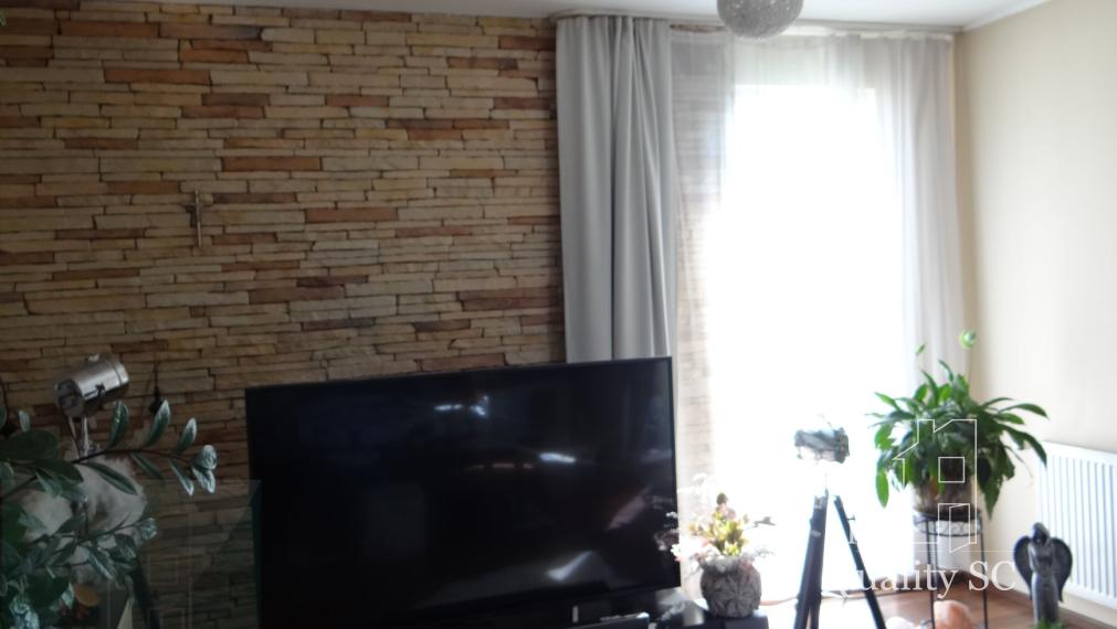NA PREDAJ - 2 izbový veľký celoročne obývateľný apartmán s terasou, vlastnou plážou, bazénom a parkingom na Slnečných jazerách sever v Senci