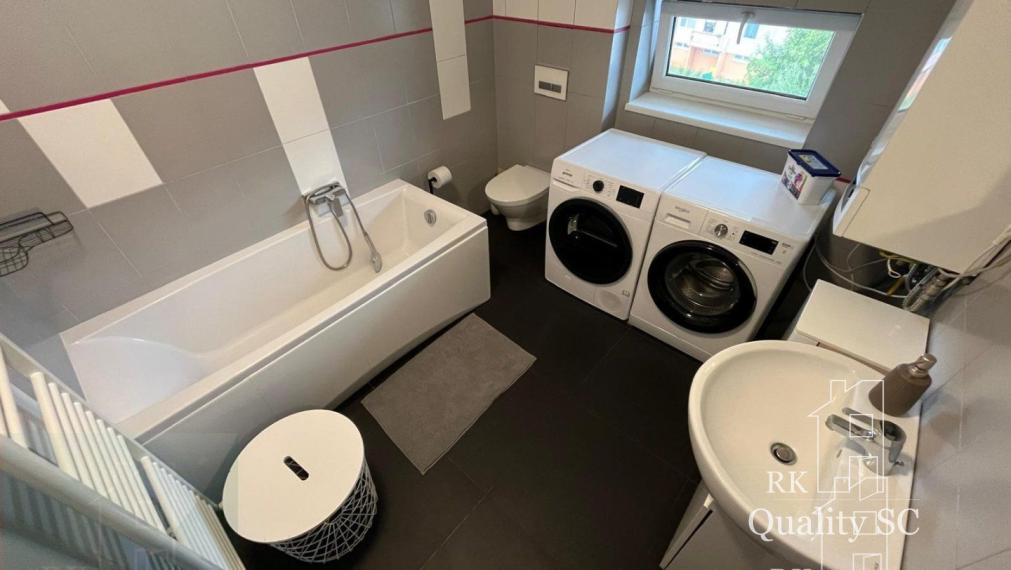 NA PRENÁJOM – moderný 2 izbový byt kompletne zariadený v centre mesta s parkovacím miestom - SENEC