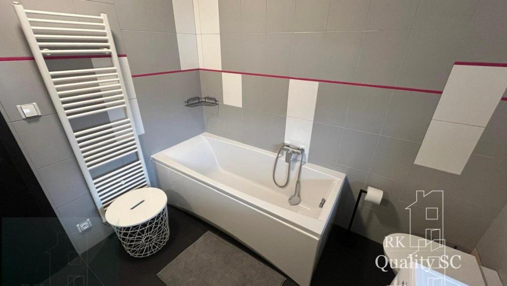 NA PRENÁJOM – moderný 2 izbový byt kompletne zariadený v centre mesta s parkovacím miestom - SENEC