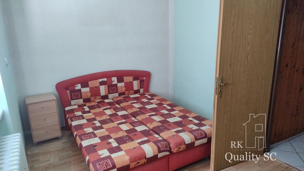HAMULIAKOVO – NA PREDAJ – starší 5 izbový rodinný dom po čiastočnej rekonštrukcii v tichej lokalite pri Bratislave 