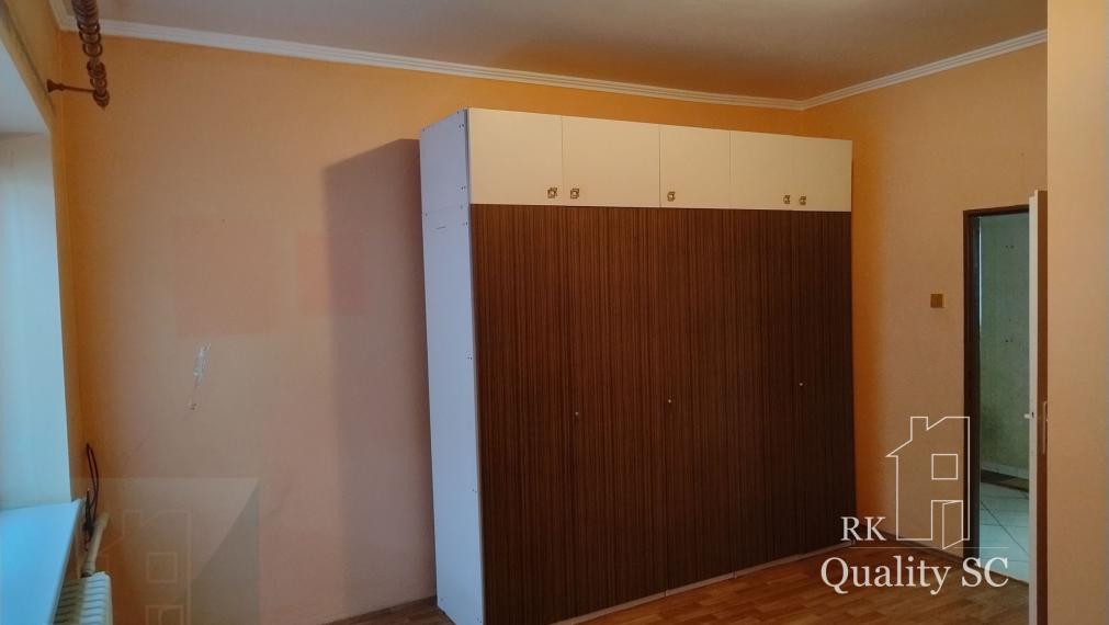 HAMULIAKOVO – NA PREDAJ – starší 5 izbový rodinný dom po čiastočnej rekonštrukcii v tichej lokalite pri Bratislave 