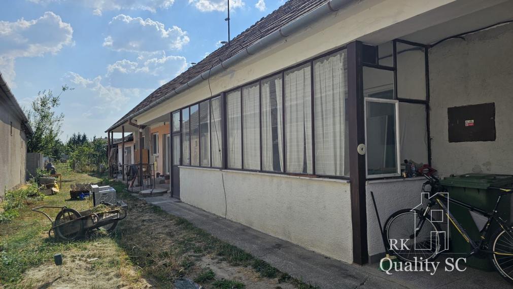 Okres Trnava- obec Pavlice – nehnuteľnosť s potenciálom - 4 izb. RD v centre obce s veľkým pozemkom 984 m2 