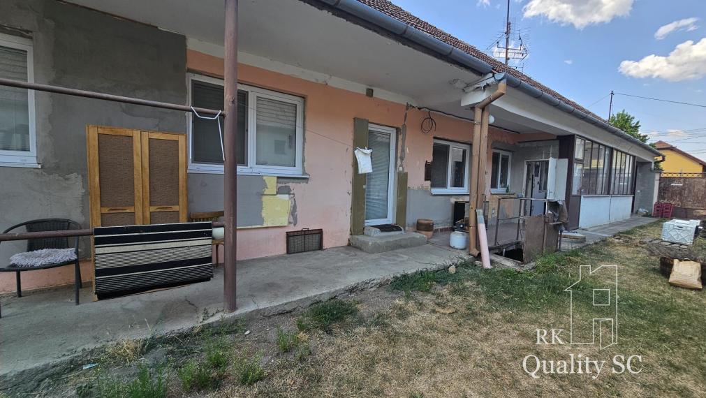 Okres Trnava- obec Pavlice – nehnuteľnosť s potenciálom - 4 izb. RD v centre obce s veľkým pozemkom 984 m2 