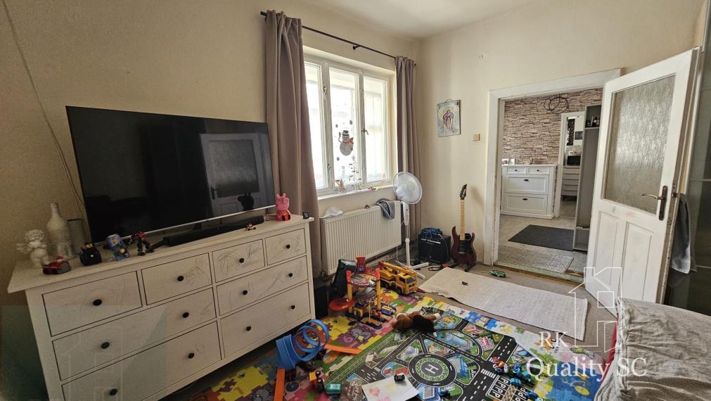 Okres Trnava- obec Pavlice – nehnuteľnosť s potenciálom - 4 izb. RD v centre obce s veľkým pozemkom 984 m2 