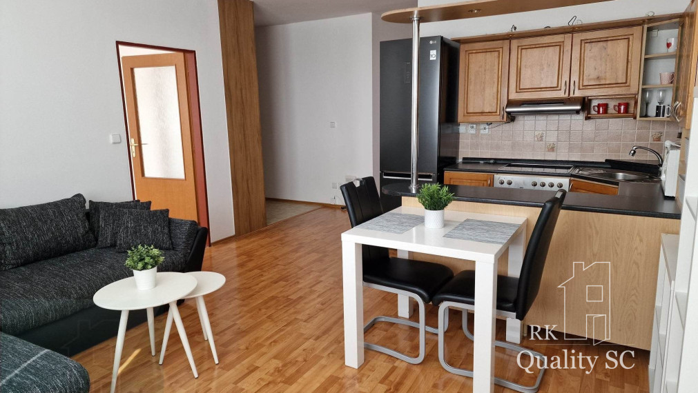 Senec - NA PREDAJ zaujímavý 3 izbový byt v zateplenej bytovke v blízkosti Strieborného jazera v Senci
