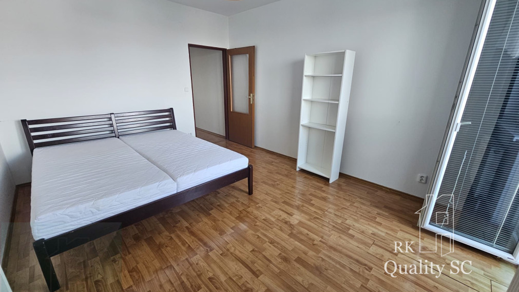 Senec - NA PREDAJ zaujímavý 3 izbový byt v zateplenej bytovke v blízkosti Strieborného jazera v Senci