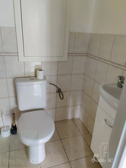 SENEC NA PRENÁJOM  nezariadený 3 izbový byt s loggiou a pivnicou na dobrej adrese.