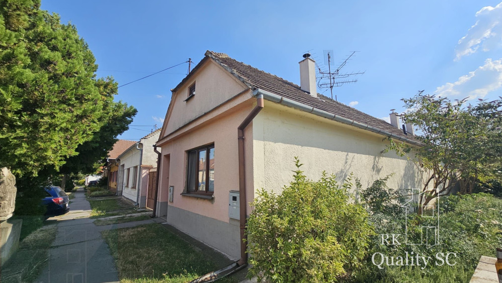Okres Trnava- obec Pavlice – nehnuteľnosť s potenciálom - 4 izb. RD v centre obce s veľkým pozemkom 984 m2 