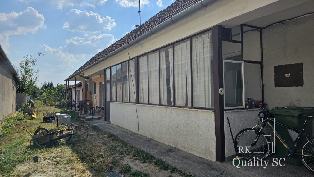 Okres Trnava- obec Pavlice – nehnuteľnosť s potenciálom - 4 izb. RD v centre obce s veľkým pozemkom 984 m2 