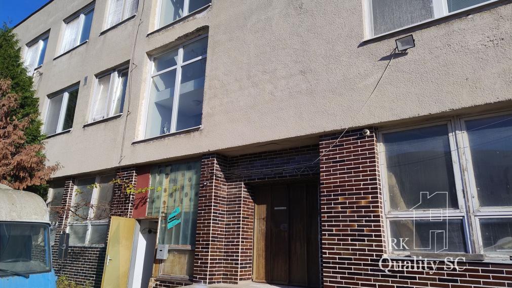 NA PREDAJ – skladový objekt s ubytovňou a kanceláriami v Bratislave III